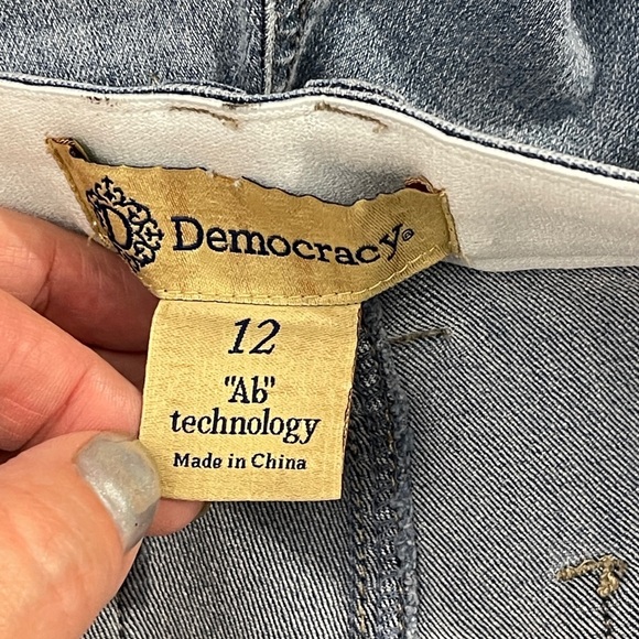 Democracy Itty Bitty Skyrise Jeans Ab Technology Light Wash Boot Cut Size 12 - Picture 8 of 8